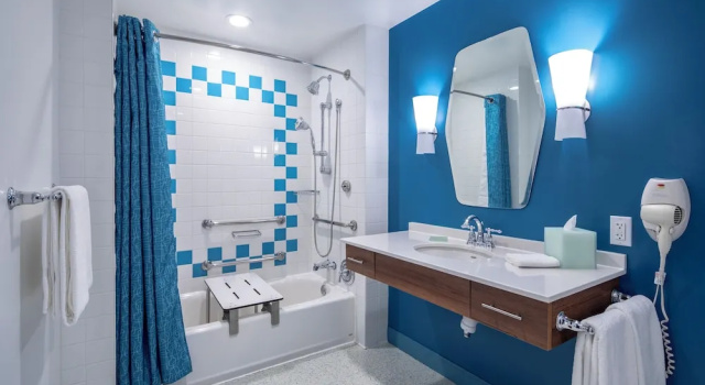 Номер Accessible Standard с видом на Volcano Bay Universals Cabana Bay Beach Resort