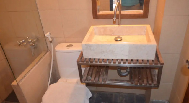 Четырёхместный семейный номер Standard Mawar Asri Hotel