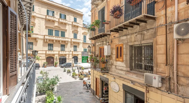Metam Apartment in the City Center by Wonderful Italy