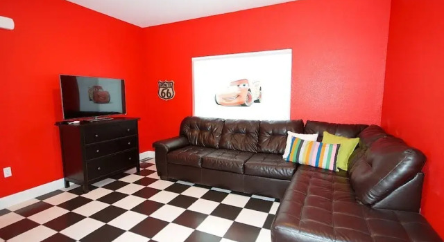 Mickey's Beach House 6 Bedrooms 3.5 Bathrooms Home