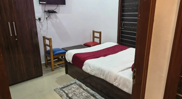 Hotel Trimurti Inn, Забронировать Отель Отели Гомти Нагара с парковкой, Парковка