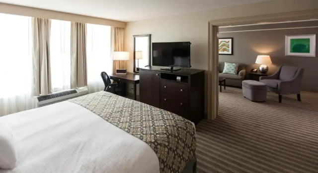 Двухместный люкс c 1 комнатой Doubletree by Hilton Newark