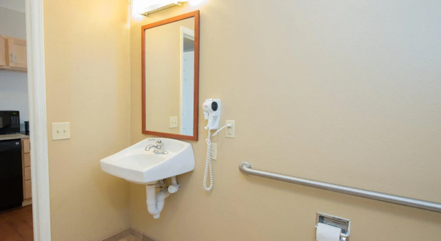 Двухместный люкс Candlewood Suites Minot by IHG