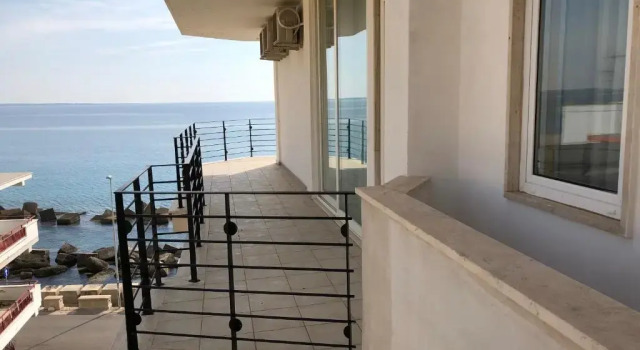 Семейный номер Standard с частичным видом на море Palace Blu Mare