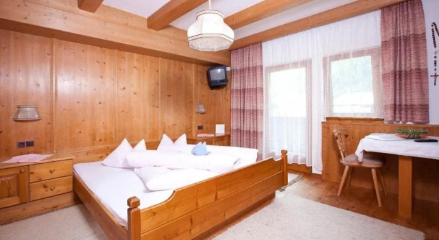 Haus Stefan, Rezerwuj Hotel Hotele w Tyrol z parkingiem, Parking