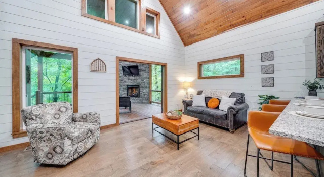 Fire Pit & Hot Tub: Couples Retreat in Broken Bow, Boek Hotel Hochatown Oklahoma