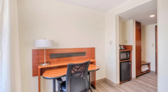 Двухместный люкс Superior Fairfield Inn & Suites by Marriott Winston-Salem Downtown