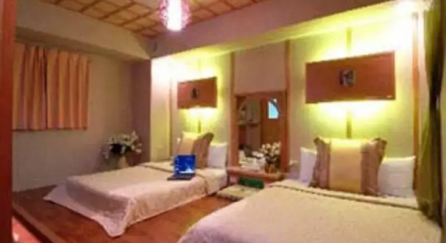 Четырёхместный номер Standard Laurel Business Hotel