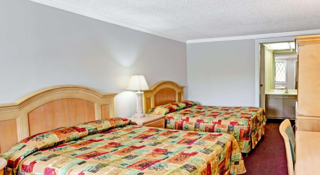Четырёхместный номер Standard Knights Inn Austell