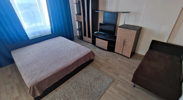 Apartments on Anton Petrov street 254, Book Lejlighed Hoteller i Leninsky district med parkering, Parkering