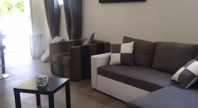 Apartment With one Bedroom in Connaux, With Pool Access, Enclosed Gard, Rezervasyon Daire Gard daireler, Daire