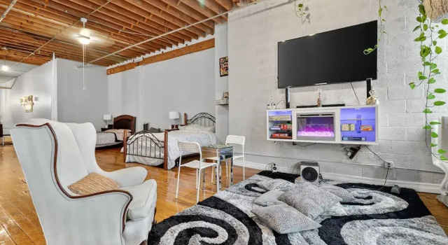 Huge 'man Cave' 2 Mins From Downtown Detroit 1 Bedroom Apts, Забронировать Отель Отели Детройта 3 звезды, рядом с TCF Center, 3*