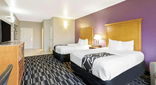 Четырёхместный номер Standard La Quinta by Wyndham Ada