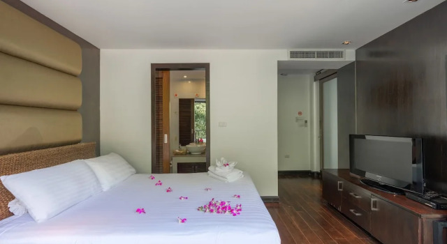 Spectacular Seaview Pool Villa Kalim 6