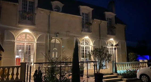 La Carrière, Book Hotel  