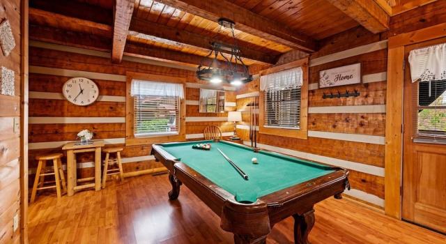 Hot Tub View Pool Table Fireplace Honeymoon