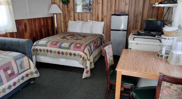 Pioneer Motel, Забронировать Мотель Вест-Йеллоустон Национальный парк Йеллоустоун, западный вход, рядом с Great Whirligig