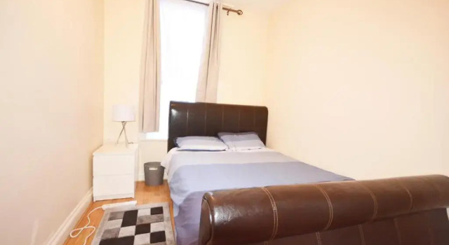 Апартаменты с 3 комнатами London Zone 2 Three Bedroom Apartment
