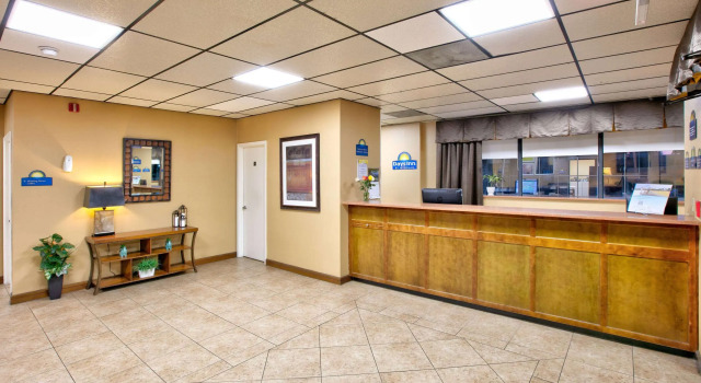 Days Inn by Wyndham Batesville, Rezerwuj Hotel Hotele w Batesville z parkingiem, Parking