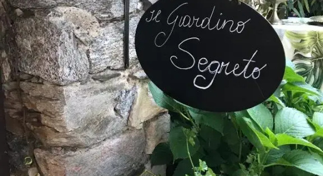 THE SECRET GARDEN ARONA VILLA in Piazza del Popolo 16 Historical Center