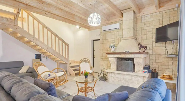 Villa With 2 Bedrooms in Favara, With Wonderful sea View, Private Pool, Enclosed Garden - 10 km From the Beach, Book Villa Hotels in Favara with Parking, Parking
