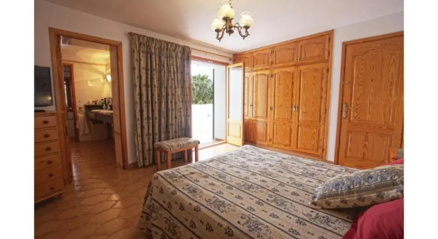 Villa Nieves is a beautiful villa set in a rural location yet it is still only a 5 minute drive from San Antonio and San Rafael