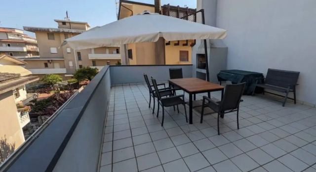 Welcoming Flat With a Magnificent Terrace, Prenota Appartamento Hotel a Veneto con parcheggio, Parcheggio