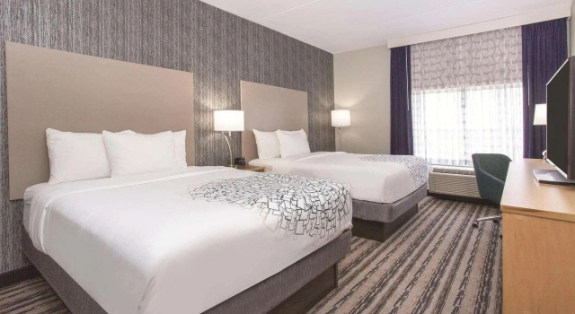 Четырёхместный номер Standard La Quinta by Wyndham Buffalo Amherst