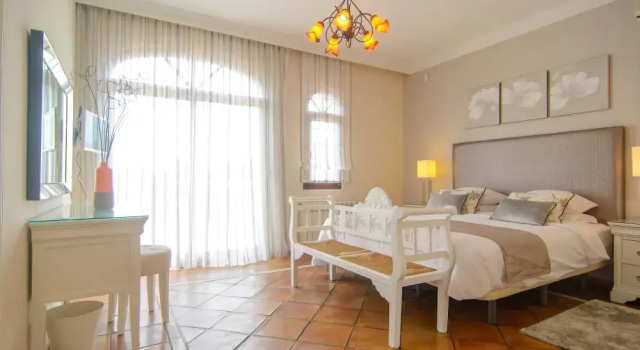 Twelve guest 6bedrooms Villa Montecarlo, Забронировать Гостевой дом Сан-Педро-де-Алькантара Марбелья, рядом с Playa de Guadalmina