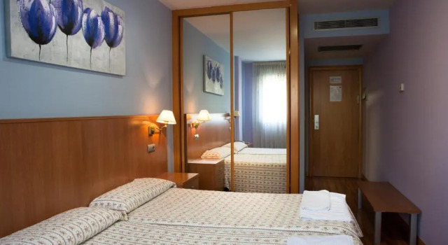 Hostal RIO SELMO, Забронировать Отель Понферрада El Bierzo, рядом с Bergidum Theatre