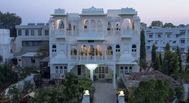 OYO 11936 Home Vintage Haveli Stay Bhopalpura, Забронировать Отель Отели штата Раджастхана с парковкой, Парковка