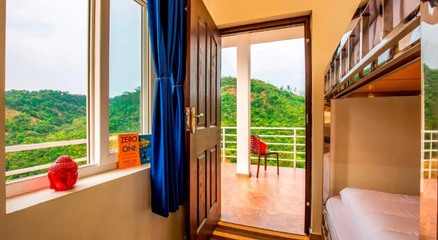 Кровать в общем номере Monkey Tribe Vagamon