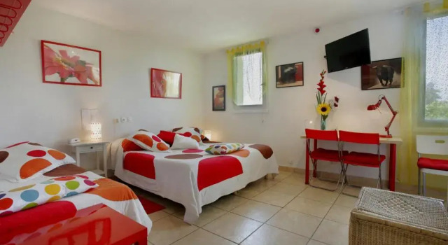 Семейный номер Standard Logis Hôtel Corintel Bordeaux Est