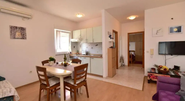 Apartments Lara, Забронировать Апартаменты/квартира Отели в центре Сукошан, в центре