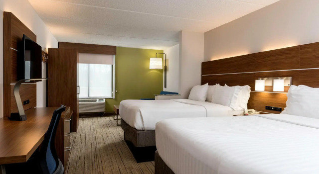 Четырёхместный люкс Holiday Inn Express & Suites Charlotte Arpt-Belmont by IHG