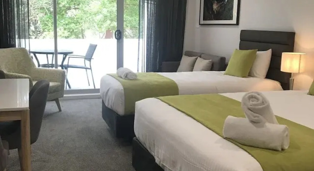 Двухместный номер Superior с балконом и с видом на реку Palm Court Motor Inn