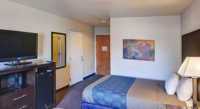 Четырёхместный номер Standard Rodeway Inn & Suites Lewisville I-35