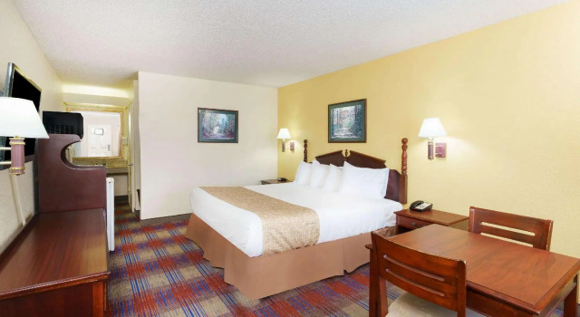 Двухместный номер Standard Travelodge by Wyndham Montgomery East
