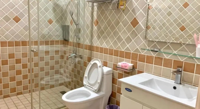 Четырёхместный номер Standard с балконом Futian B&B