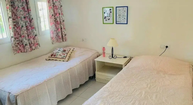 Calahonda - Sleeps 6 - Parking - Garden - Pool
