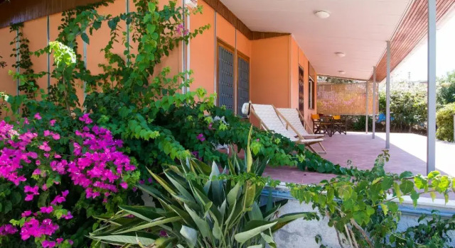 Коттедж THE BOUCAMVIGLIA BEACH HOUSE