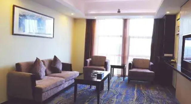 Люкс Yantai Baohua Mingdu Hotel