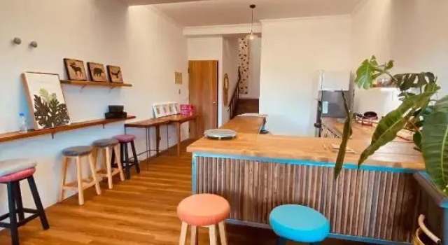 Кровать в общем номере с видом на море Kenting Cozy B&B