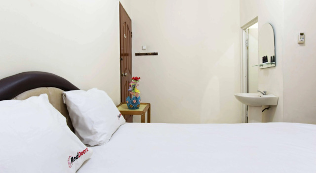 RedDoorz @Duren Tiga Barat, Book Hotel Jakarta Jakarta Province