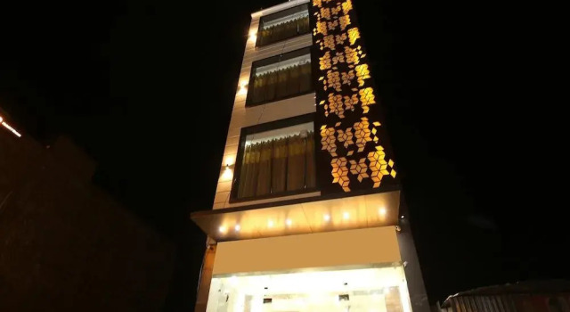 Oyo 35930 Tricity Hotel Premia, Varaa Hotelli Zirakpur Haryana