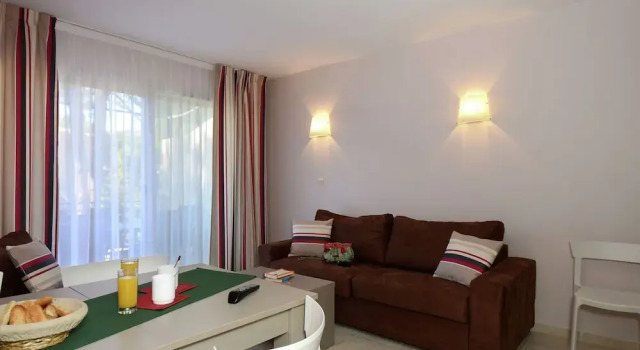 Comfortable apartment with dishwasher and AC, beach at 300 m
