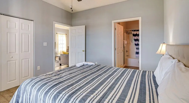 Pool + Hot Tub: Lake-view Condo in Surfside Beach!, Забронировать Апартаменты/квартира Апартаменты Южной Каролины, Апартаменты/квартира