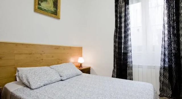 Hostal New Life Madrid, Забронировать Отель Шамбери Мадрид, рядом с Церковь Св. Терезы и Св. Иосифа