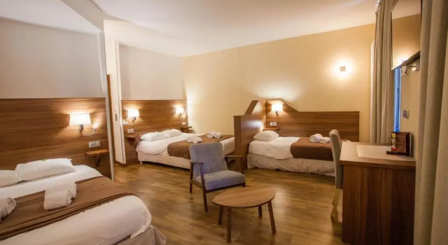 Семейный номер Standard Hôtel Terminus - Pizzeria Pizza gogo - salle de sport - face à la gare