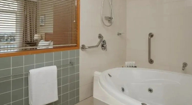Люкс с балконом и с видом на сад Rydges Newcastle
